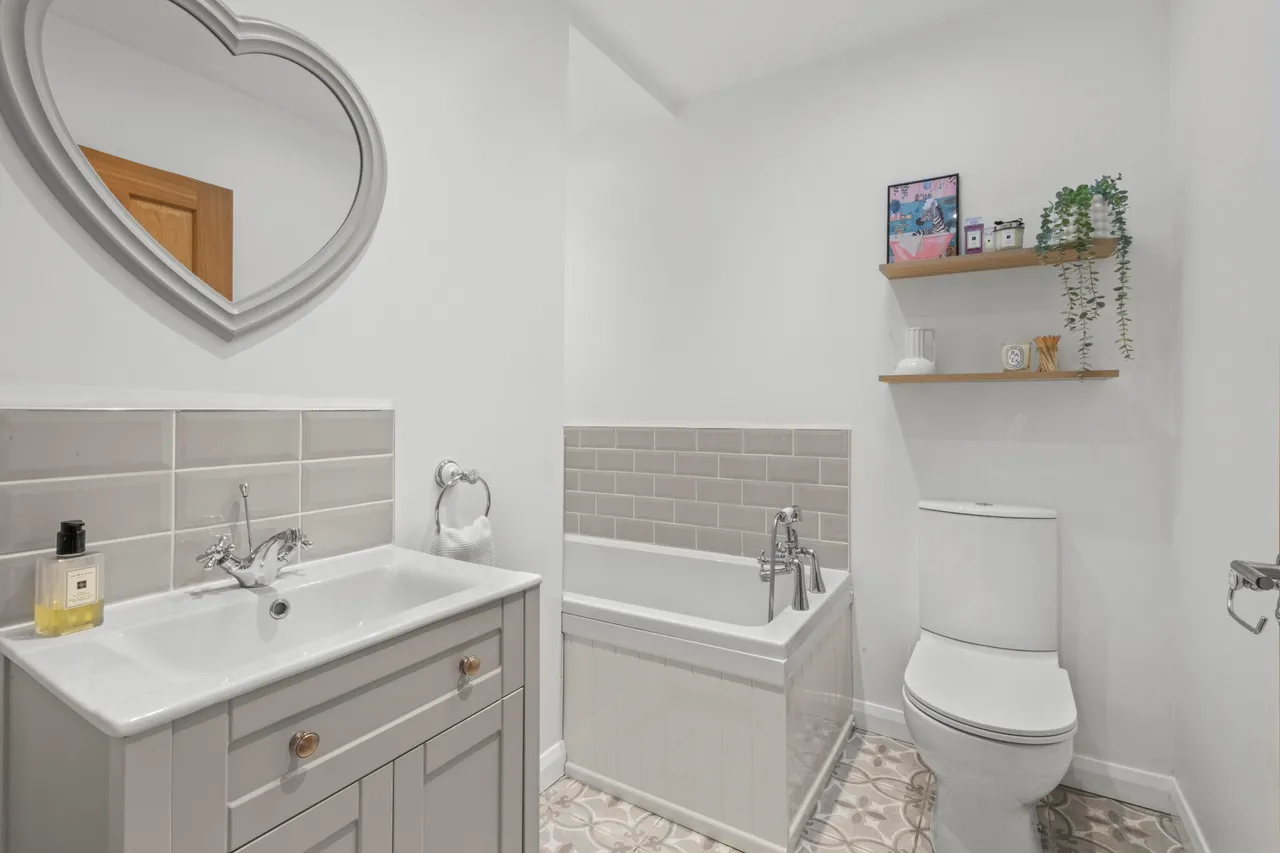 Dobbins Lane, Wendover, HP22, photo 10