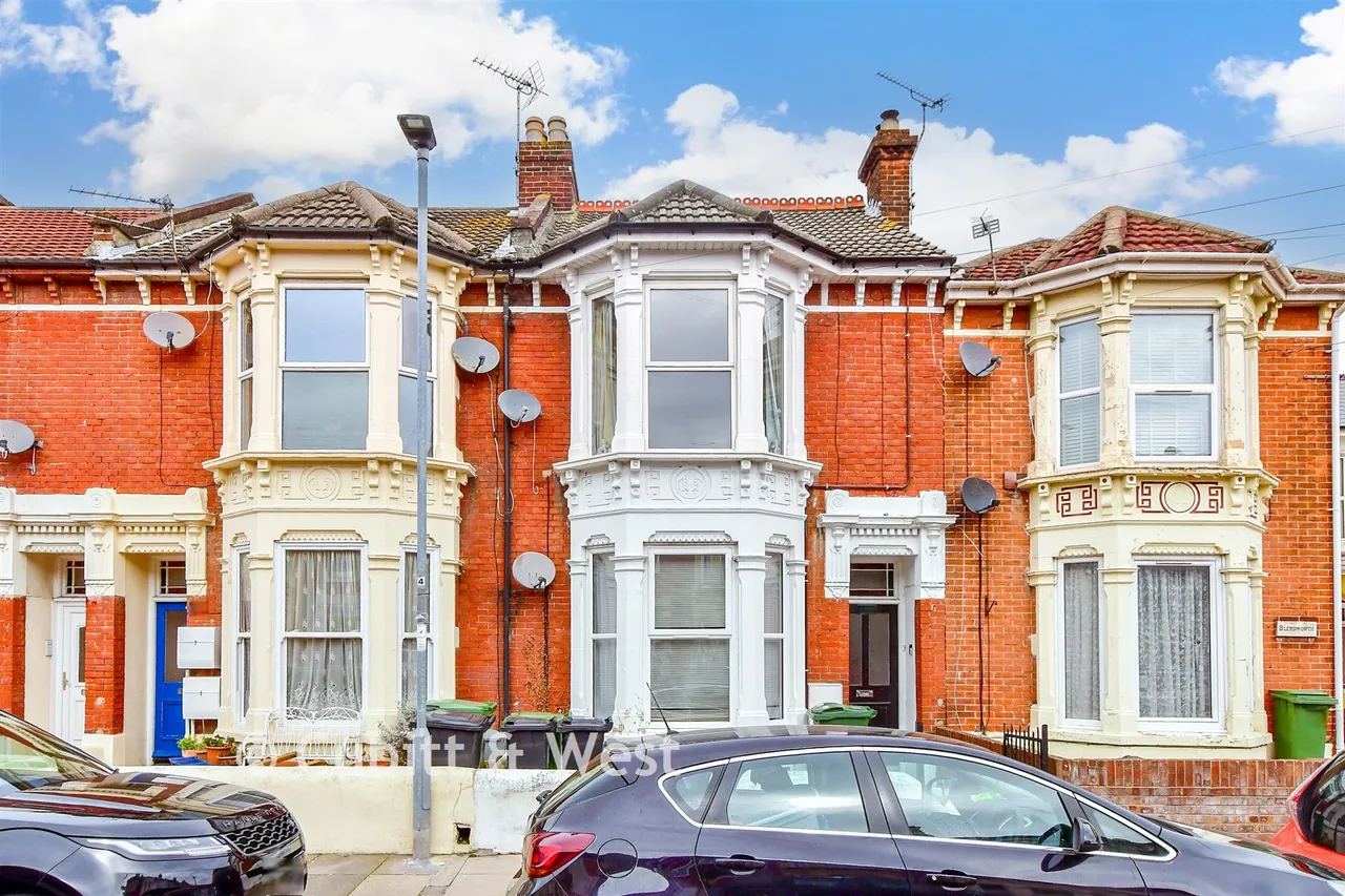 2 bed flat for sale, North End Avenue, Portsmouth, PO2