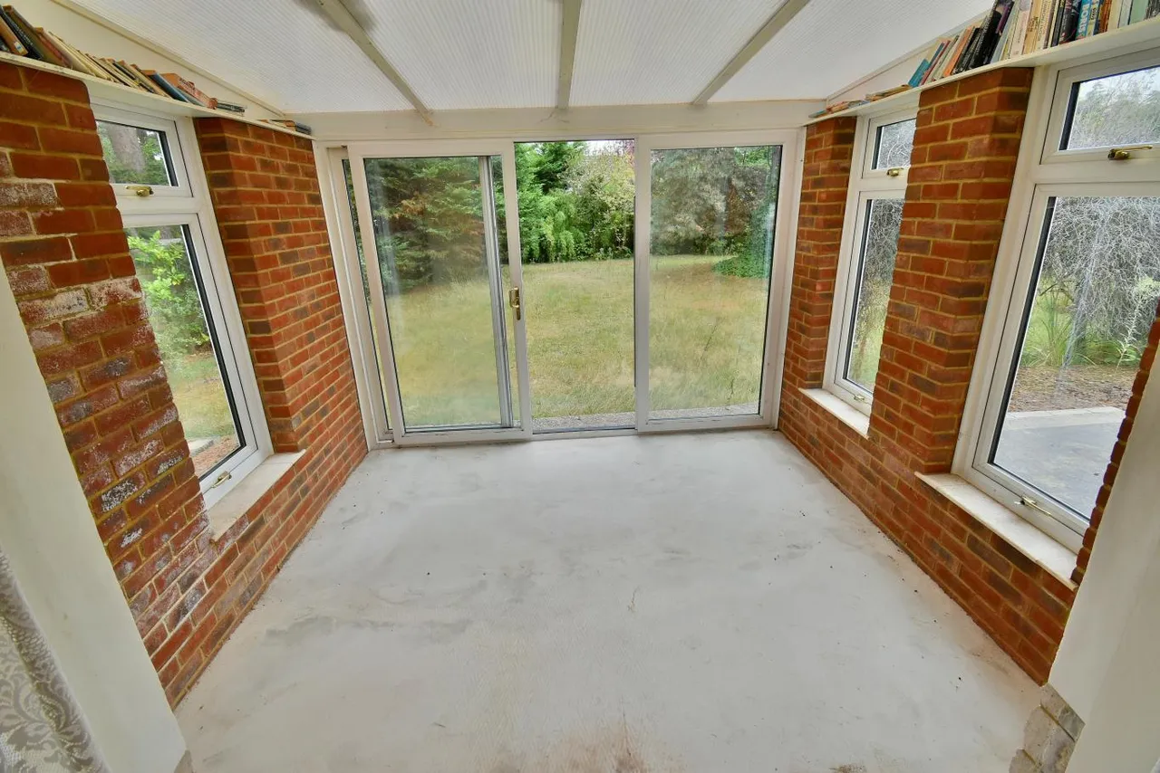 Chander Close, BH22, photo 6