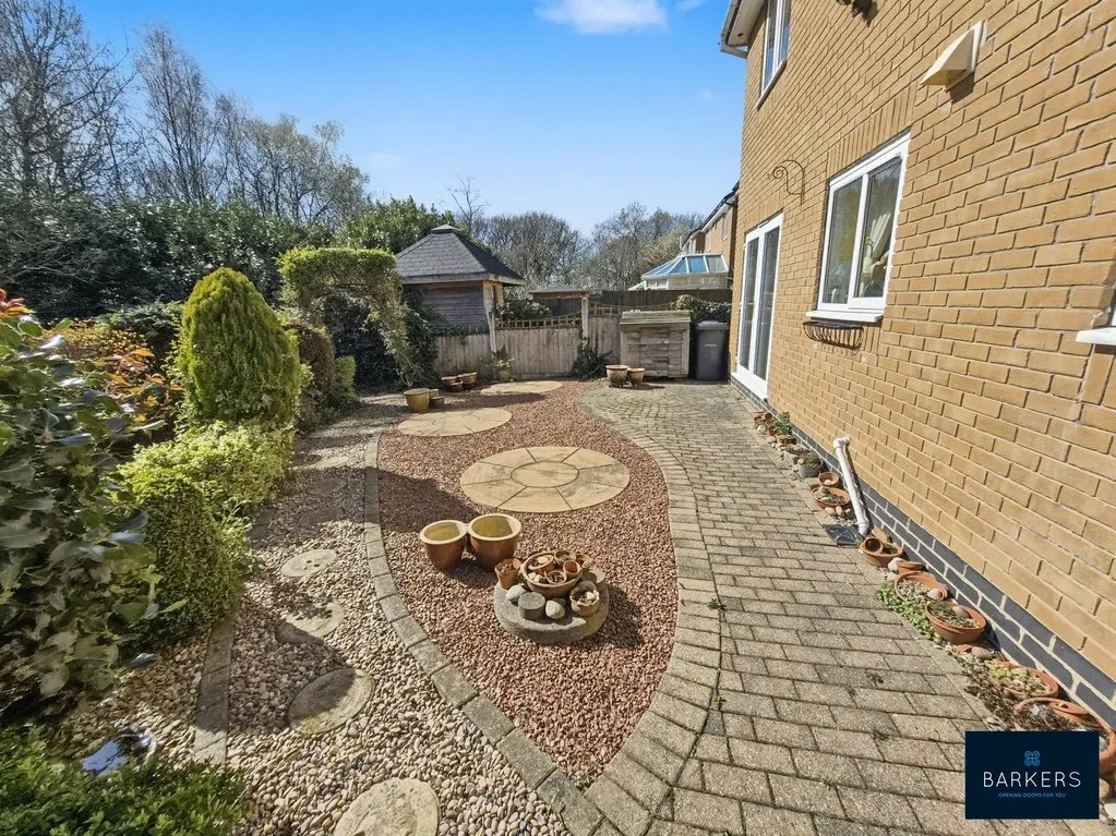 Knightsbridge Walk, Bradford 4 BD4 6ES, photo 15