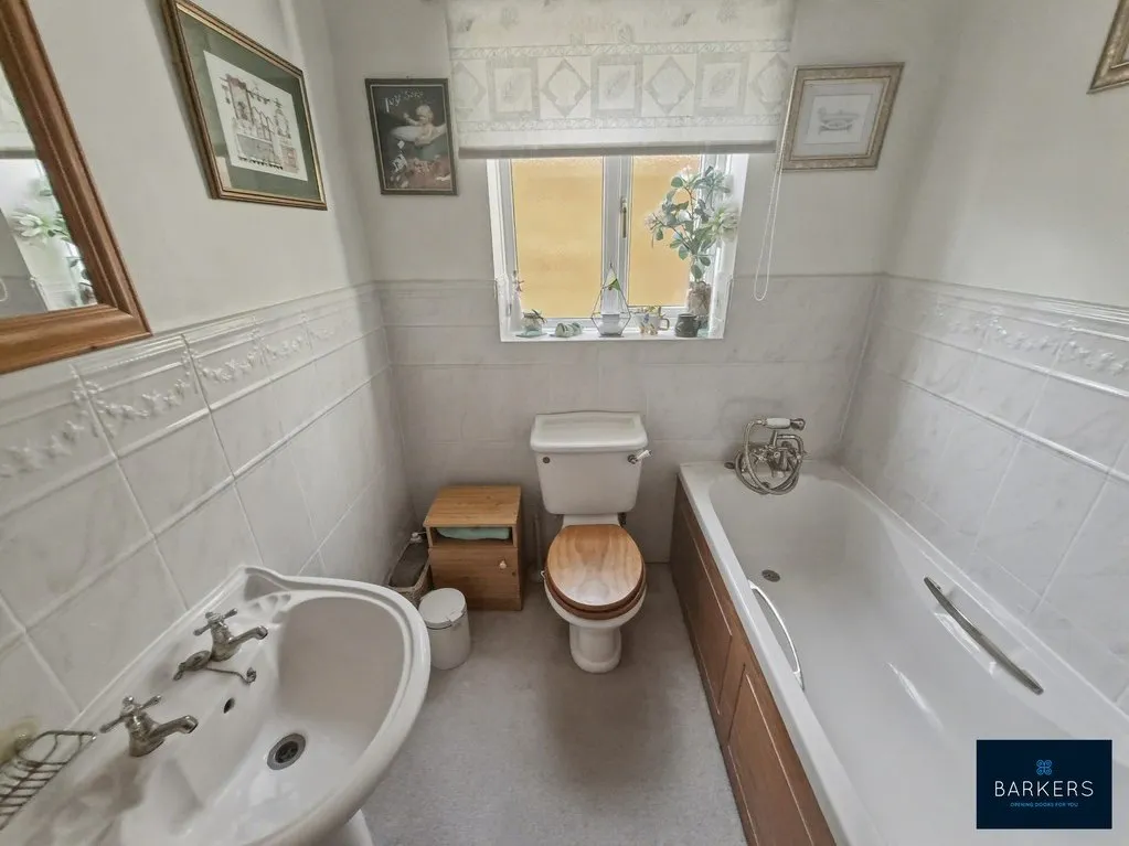 Knightsbridge Walk, Bradford 4 BD4 6ES, photo 13