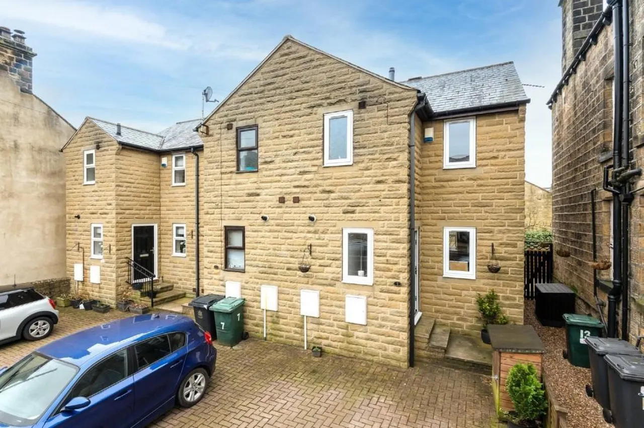 2 bed house to rent — Dicks Garth Road, Menston, Ilkley, LS29 6HF