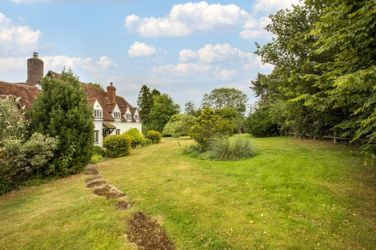 Dundridge Cottage Gilberts Hill, St. Leonards, HP23, photo 2