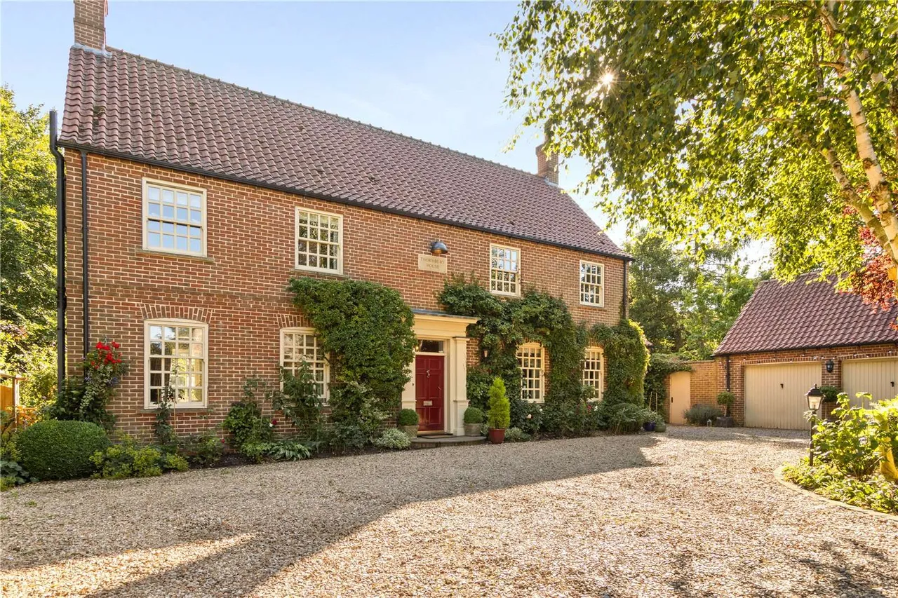 4 bed house for sale — Thornbury House, East Ravendale, Grimsby, Lincolnshire, DN37 0RX