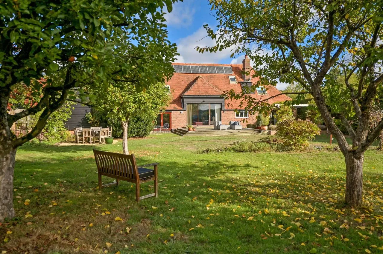 6 bed house for sale, Main Street, East Hanney, OX12