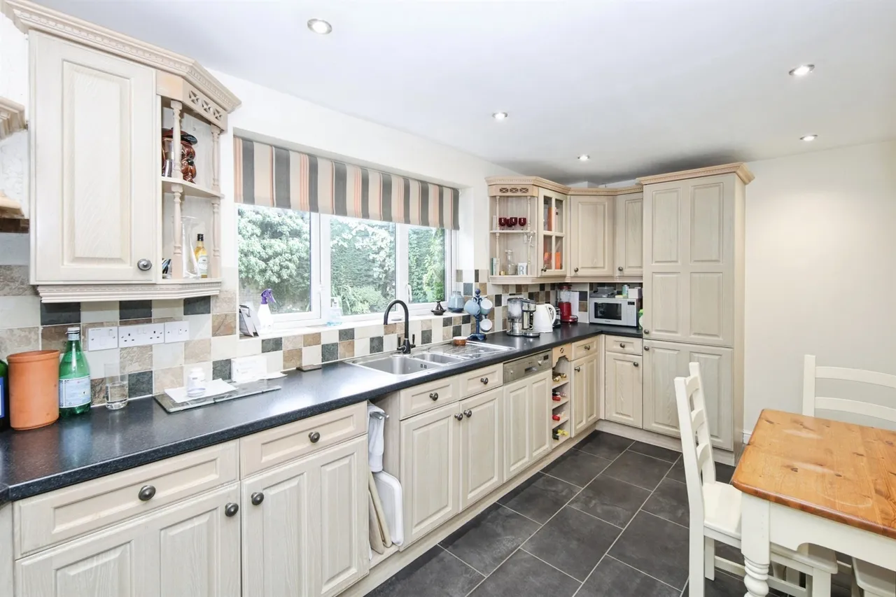 Dengate Drive, Balsall Common, CV7, photo 4