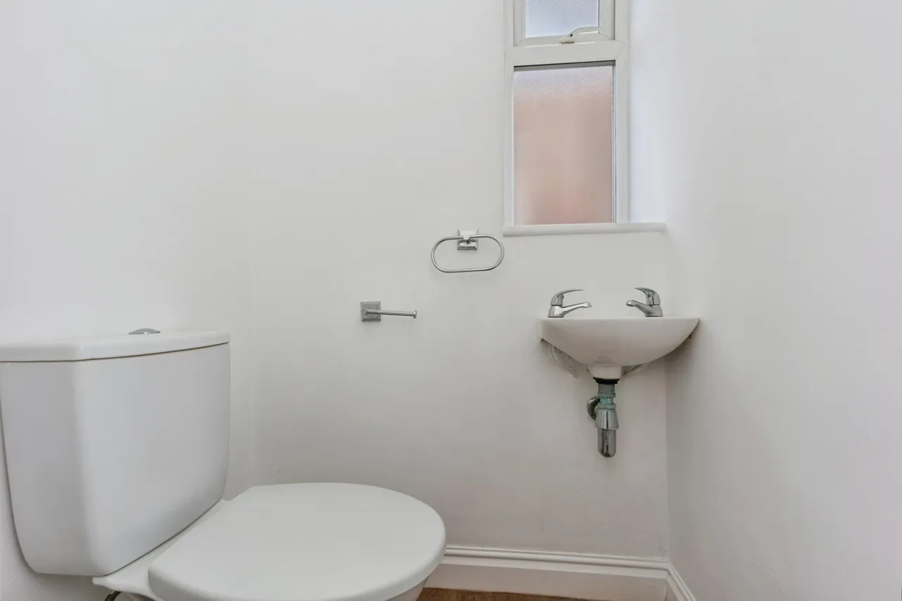 Greenway Close, Sale, Greater Manchester, M33, photo 3