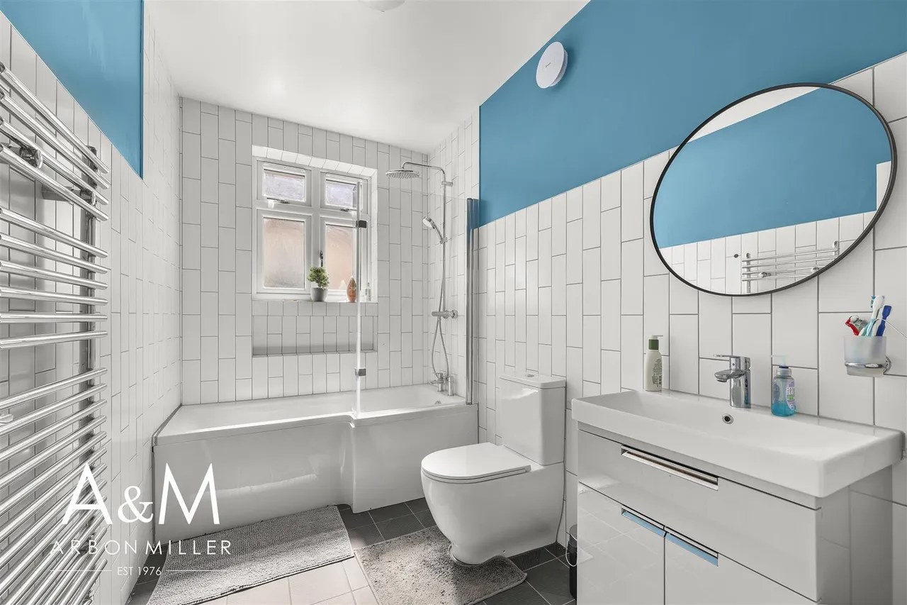 Queenborough Gardens, Gants Hill, Essex, Ilford, IG26YB, photo 19
