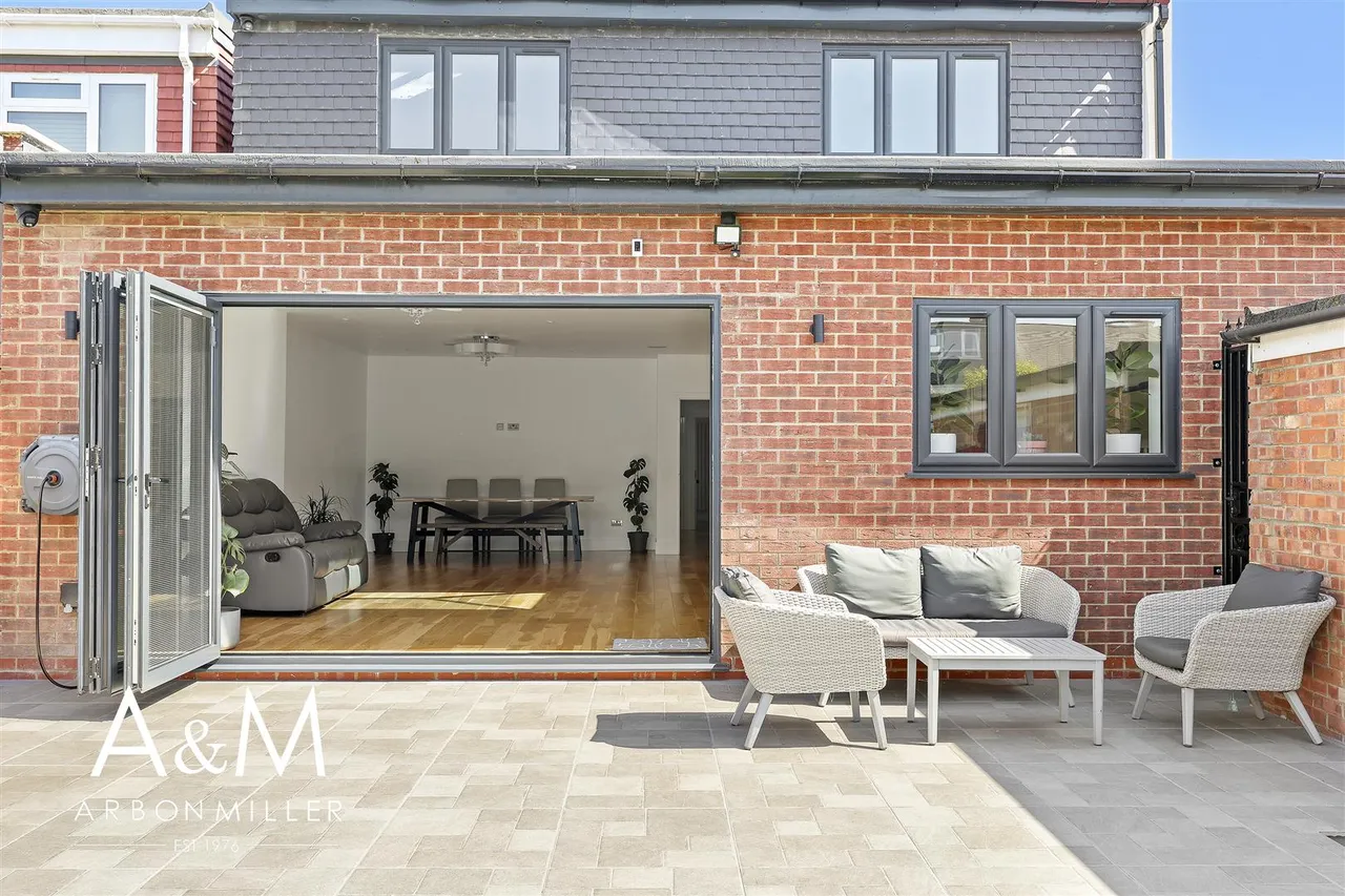 Queenborough Gardens, Gants Hill, Essex, Ilford, IG26YB, photo 28