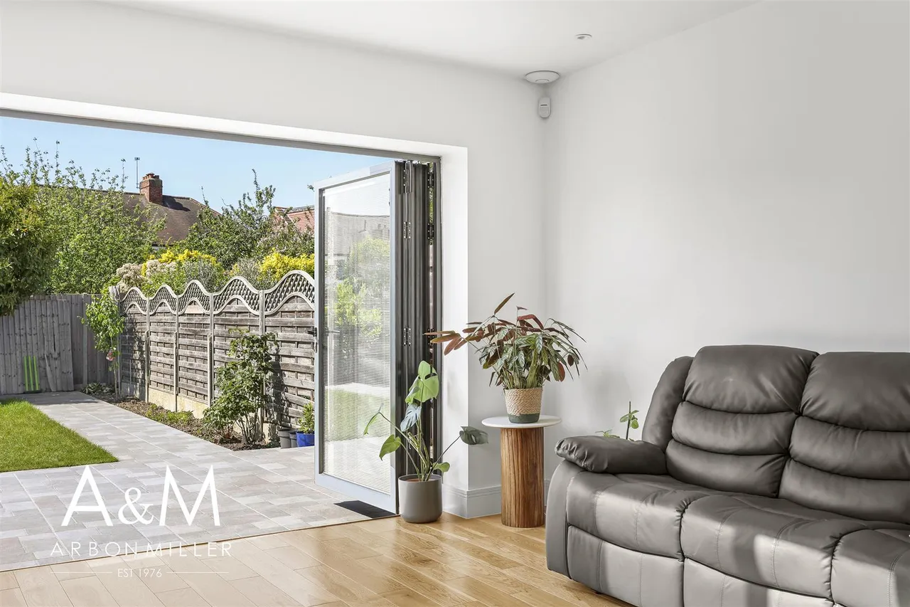 Queenborough Gardens, Gants Hill, Essex, Ilford, IG26YB, photo 15