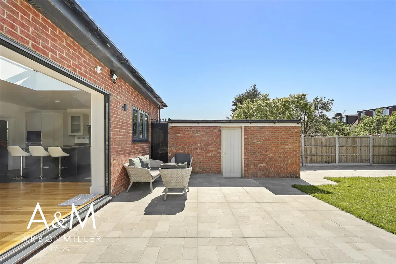 Queenborough Gardens, Gants Hill, Essex, Ilford, IG26YB, photo 26