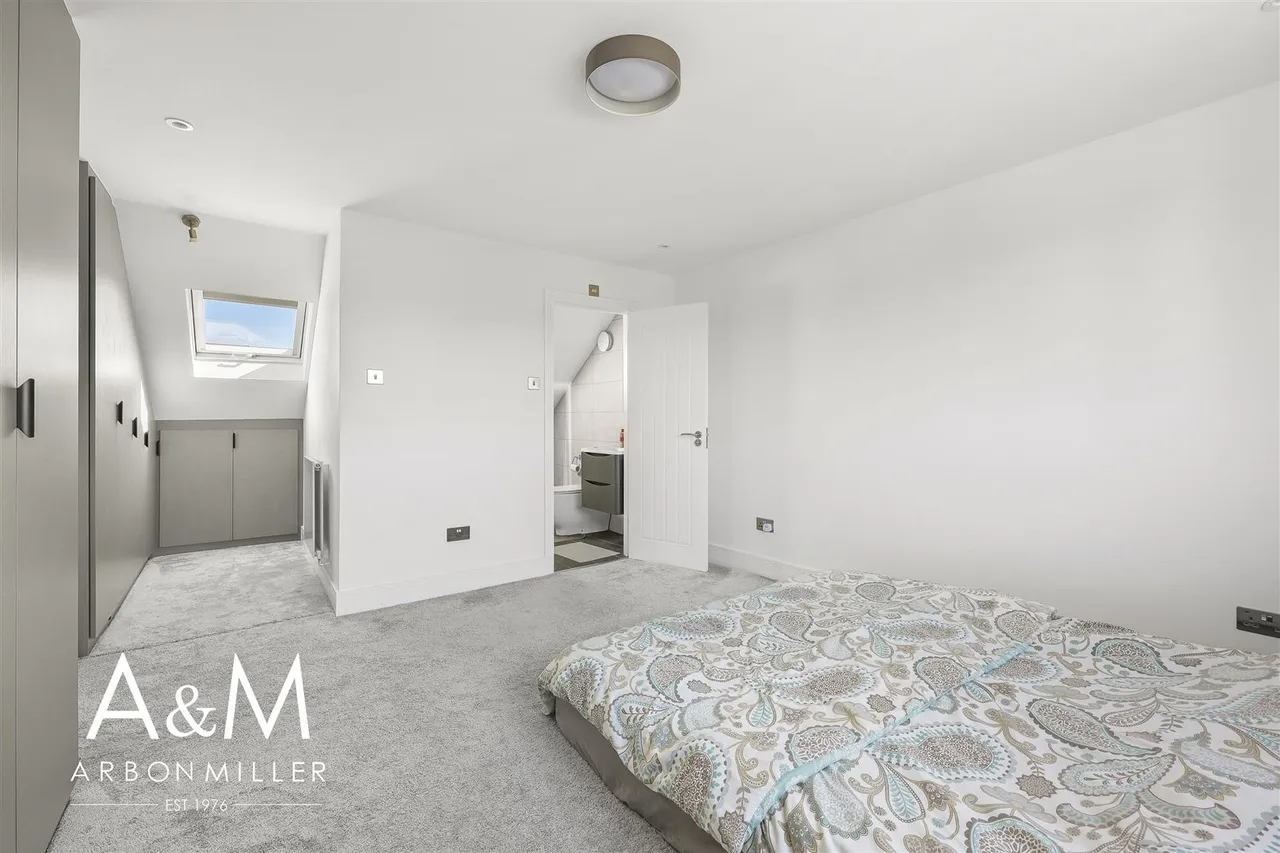 Queenborough Gardens, Gants Hill, Essex, Ilford, IG26YB, photo 20