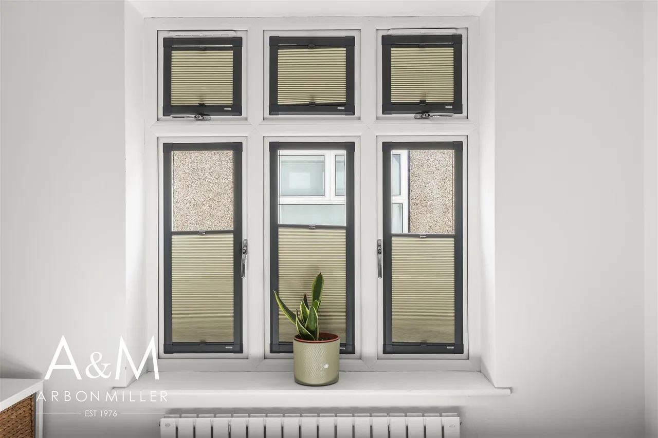 Queenborough Gardens, Gants Hill, Essex, Ilford, IG26YB, photo 8