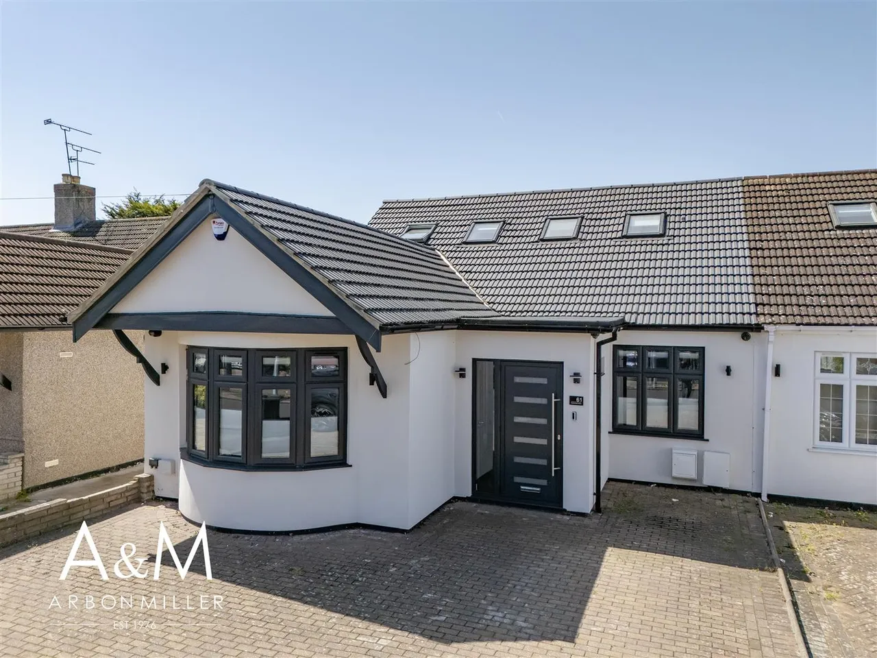 5 bed property for sale — Queenborough Gardens, Gants Hill, Essex, Ilford, IG26YB