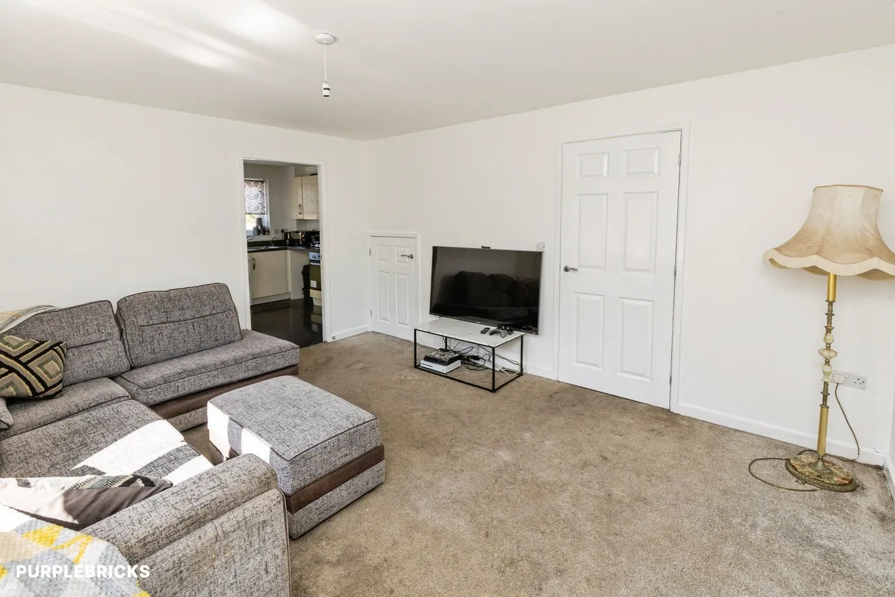 Whitehead Drive, Wrexham, LL11, photo 2
