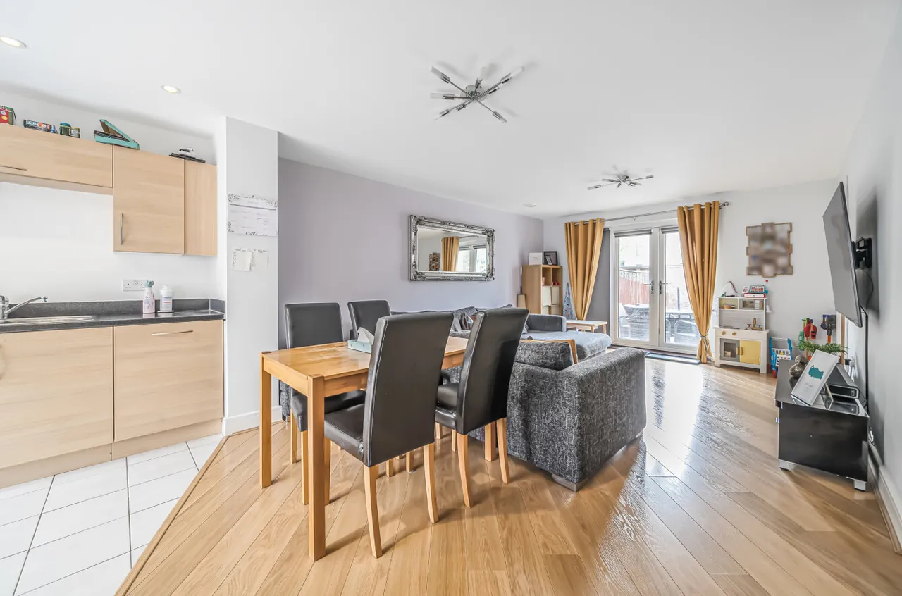Faringdon Court, Basingstoke, Hampshire, RG24 9FE, photo 6