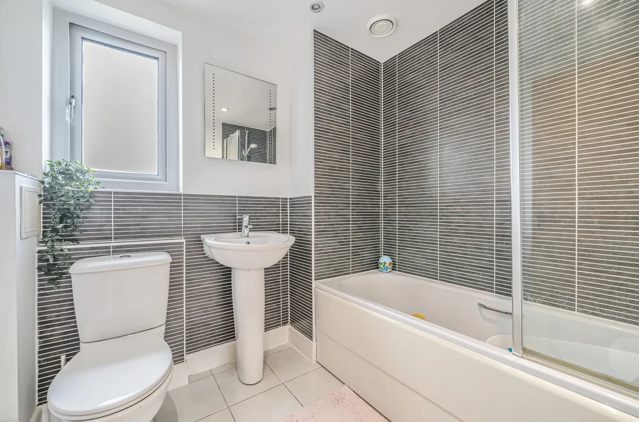 Faringdon Court, Basingstoke, Hampshire, RG24 9FE, photo 4