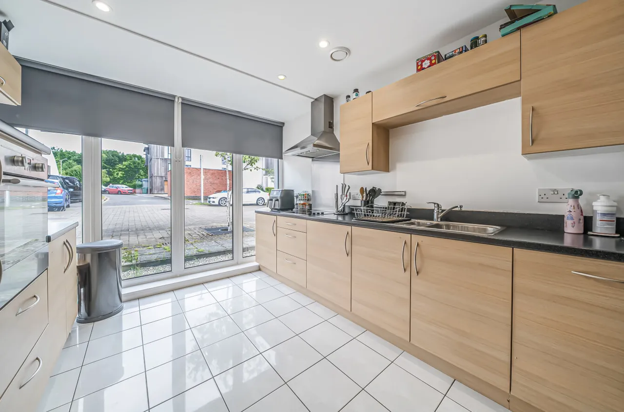Faringdon Court, Basingstoke, Hampshire, RG24 9FE, photo 2