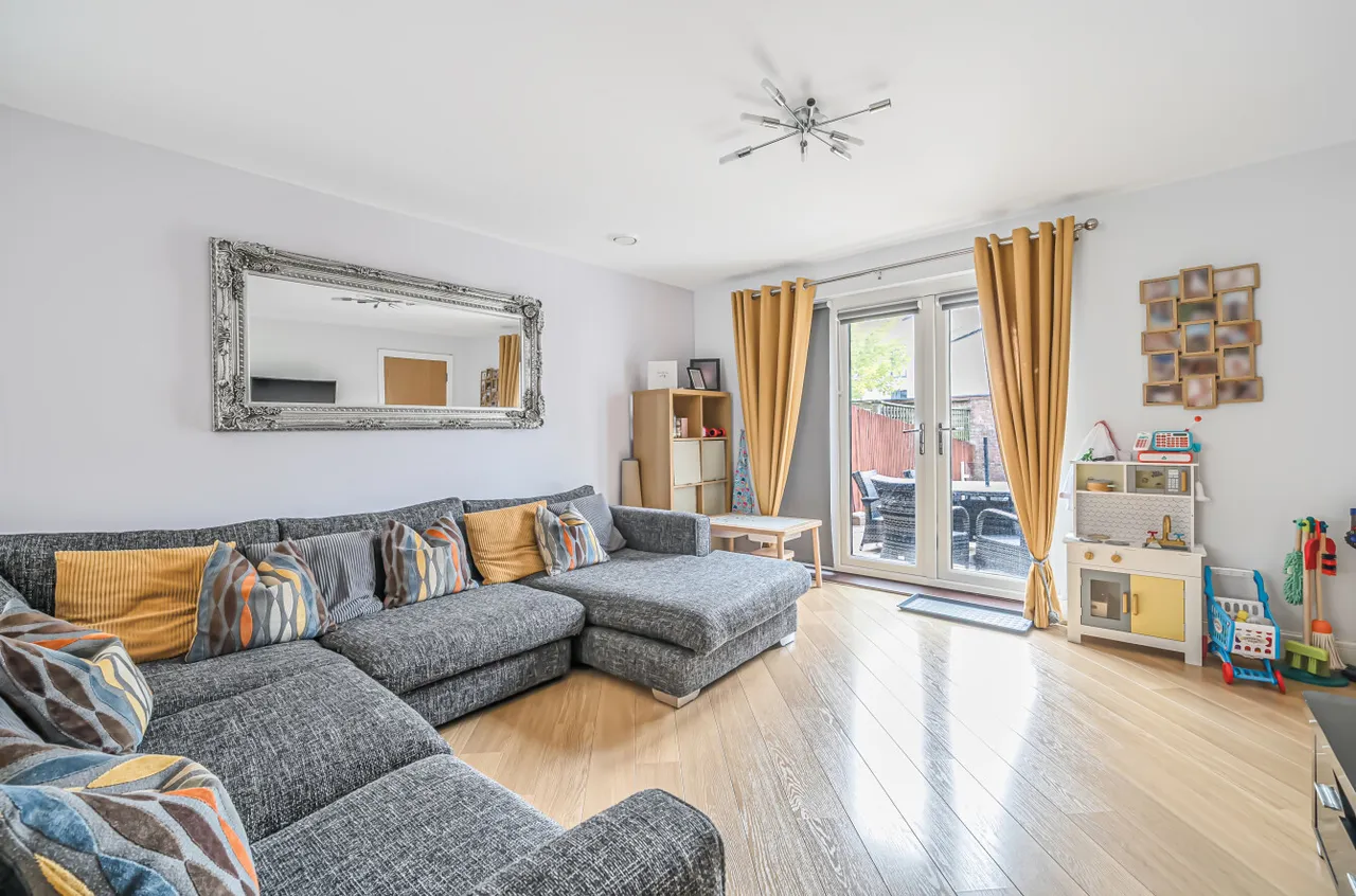 Faringdon Court, Basingstoke, Hampshire, RG24 9FE, photo 3