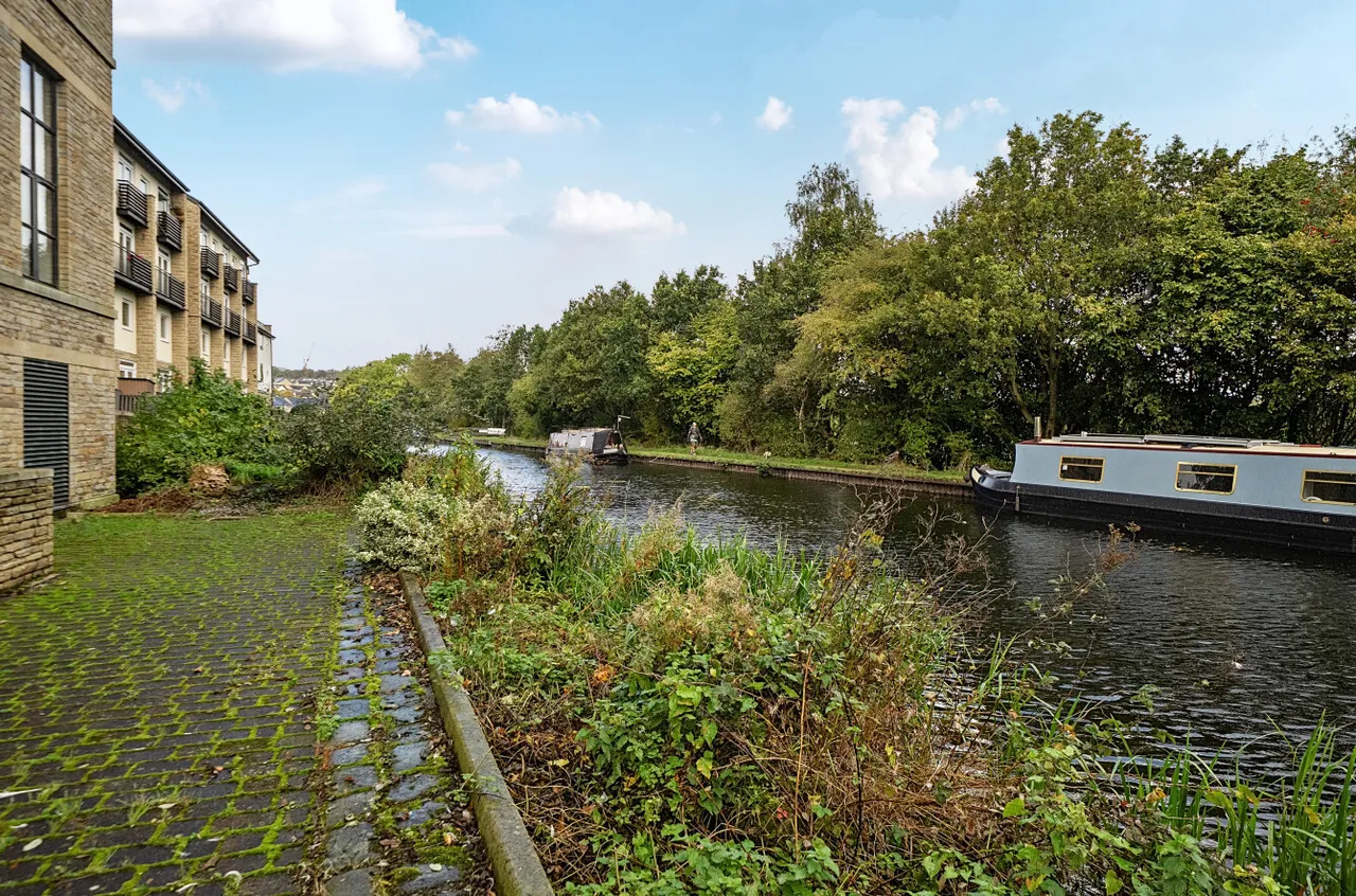 Meadow Road, Apperley Bridge, BD10, photo 18