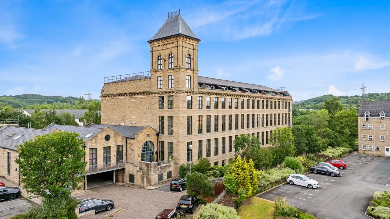 2 bed flat for sale, Meadow Road, Apperley Bridge, BD10