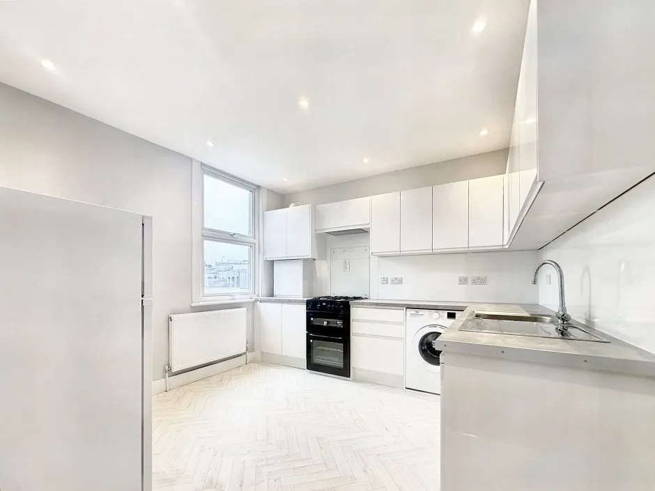 1 bed flat to rent, High Street, Uxbridge, UB8