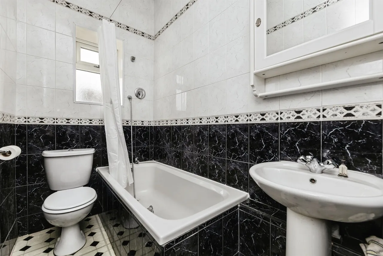 South Queen Street, Morley, LS27, photo 4