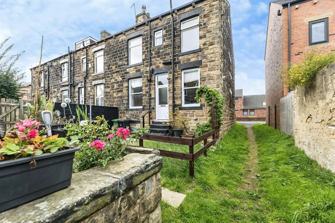 2 bed house for sale, South Queen Street, Morley, LS27