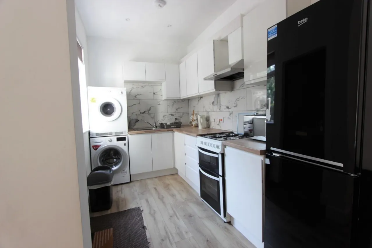 4 bed house to rent — Denham Road, Sheffield, S11 8NE
