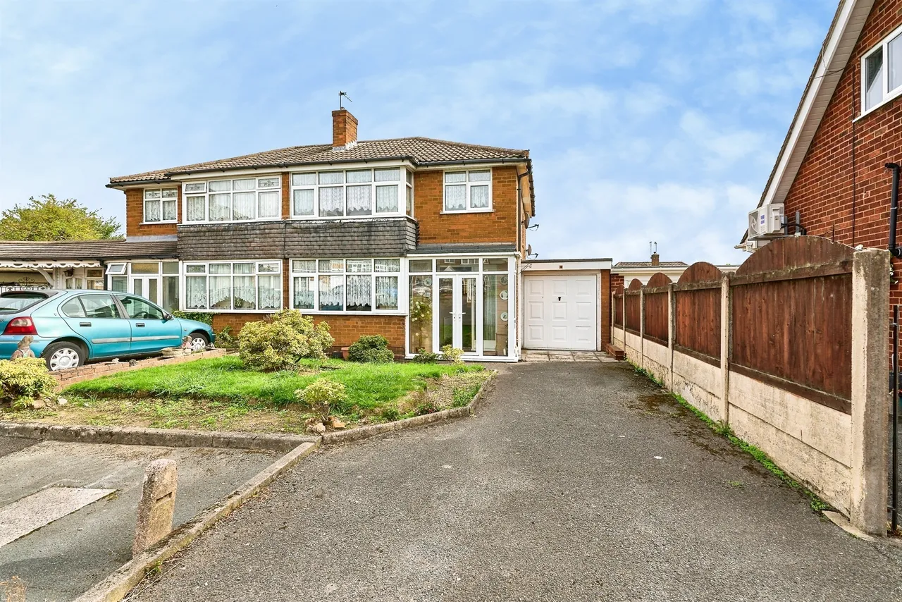 3 bed house for sale, Wells Close, Tipton, DY4