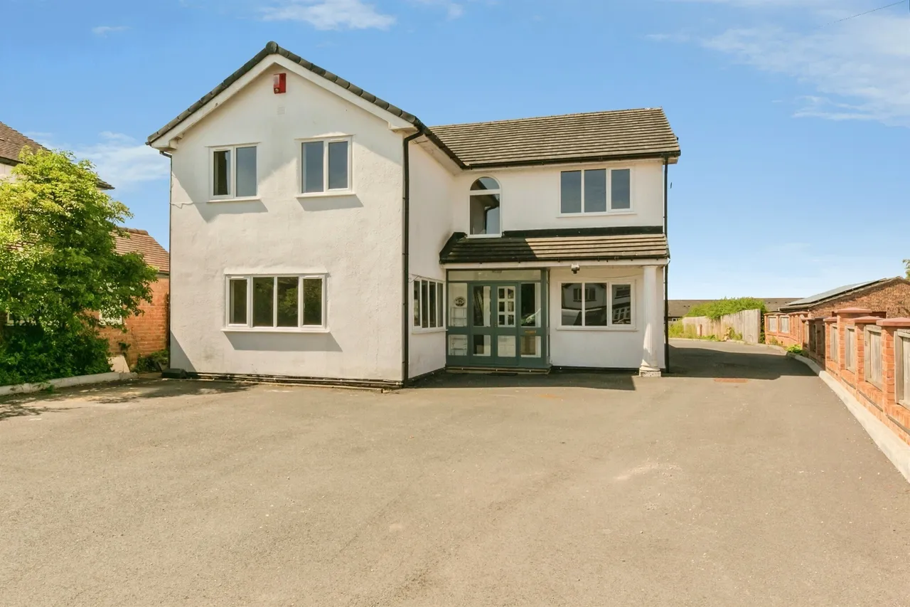 4 bed house for sale — Chester Road, Winsford