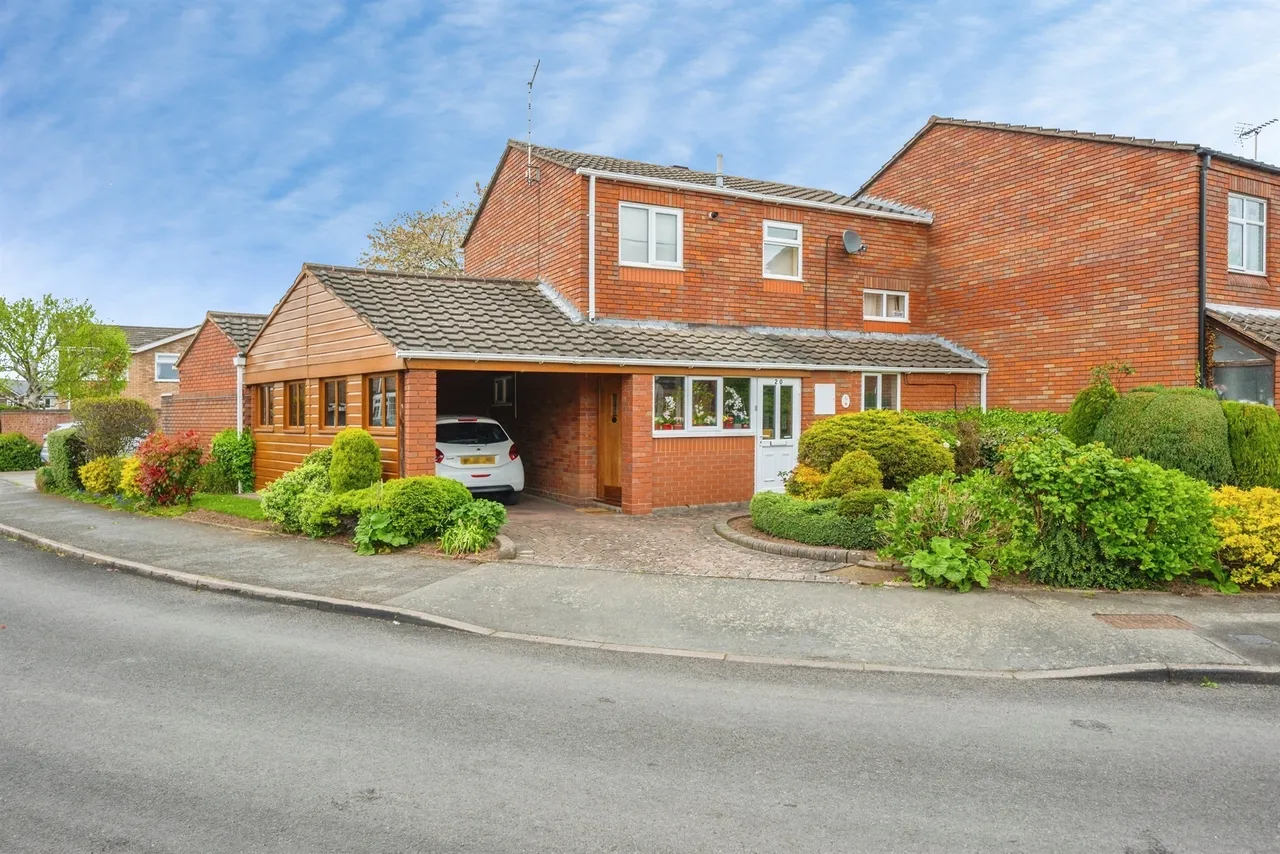 3 bed house for sale — Lincoln Close, Lichfield