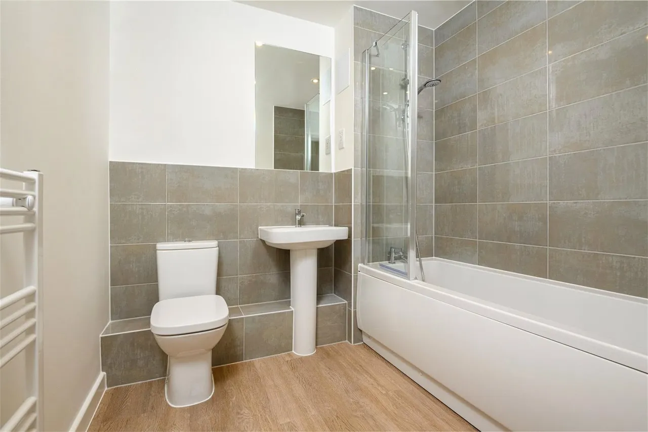 Station Avenue, Walton-On-Thames, KT12, photo 5