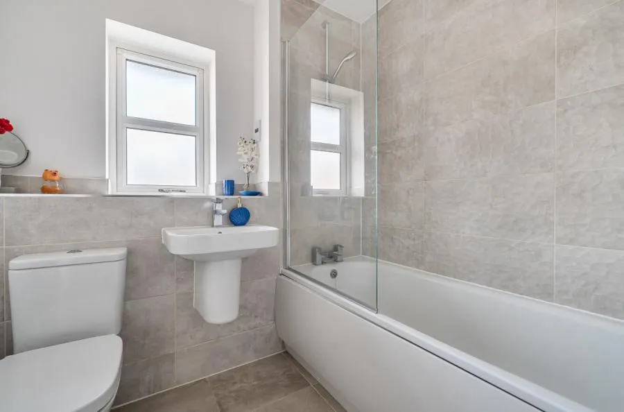 Holmes Place, Binfield, RG42, photo 15