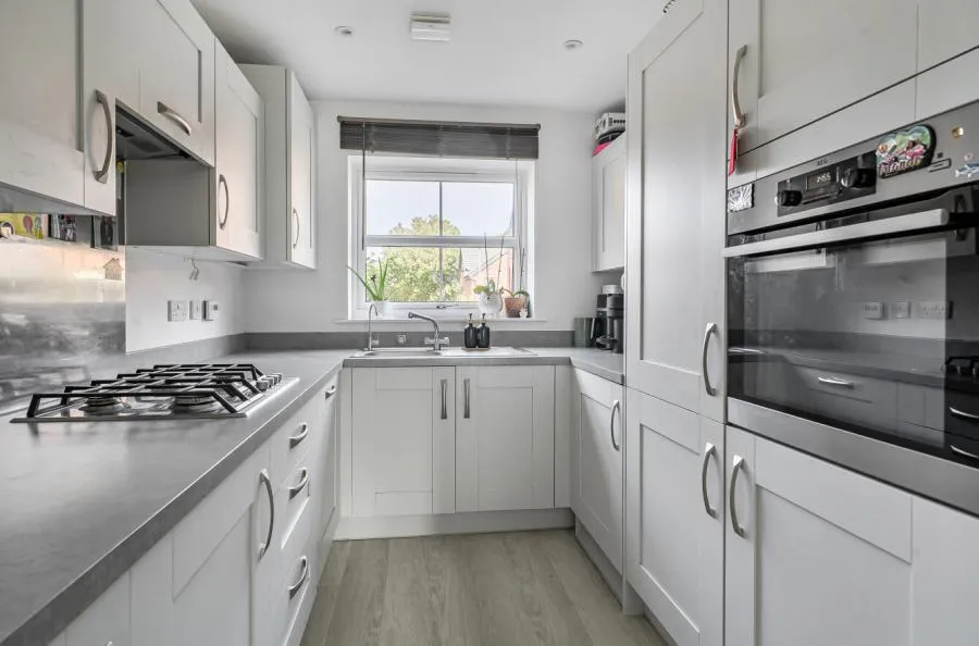 Holmes Place, Binfield, RG42, photo 2