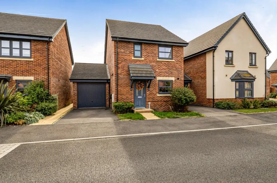 3 bed house for sale, Holmes Place, Binfield, RG42