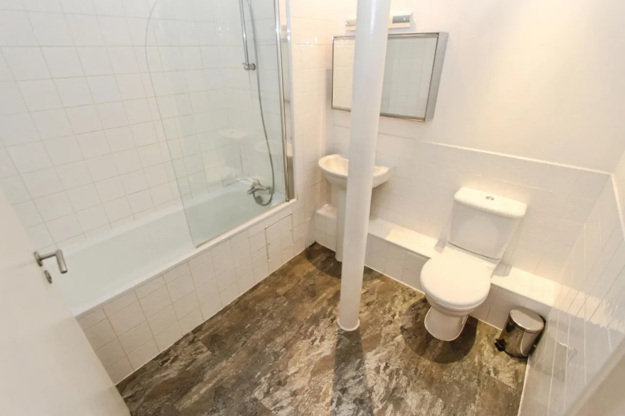 Wollaton Road, Beeston, NG9, photo 8