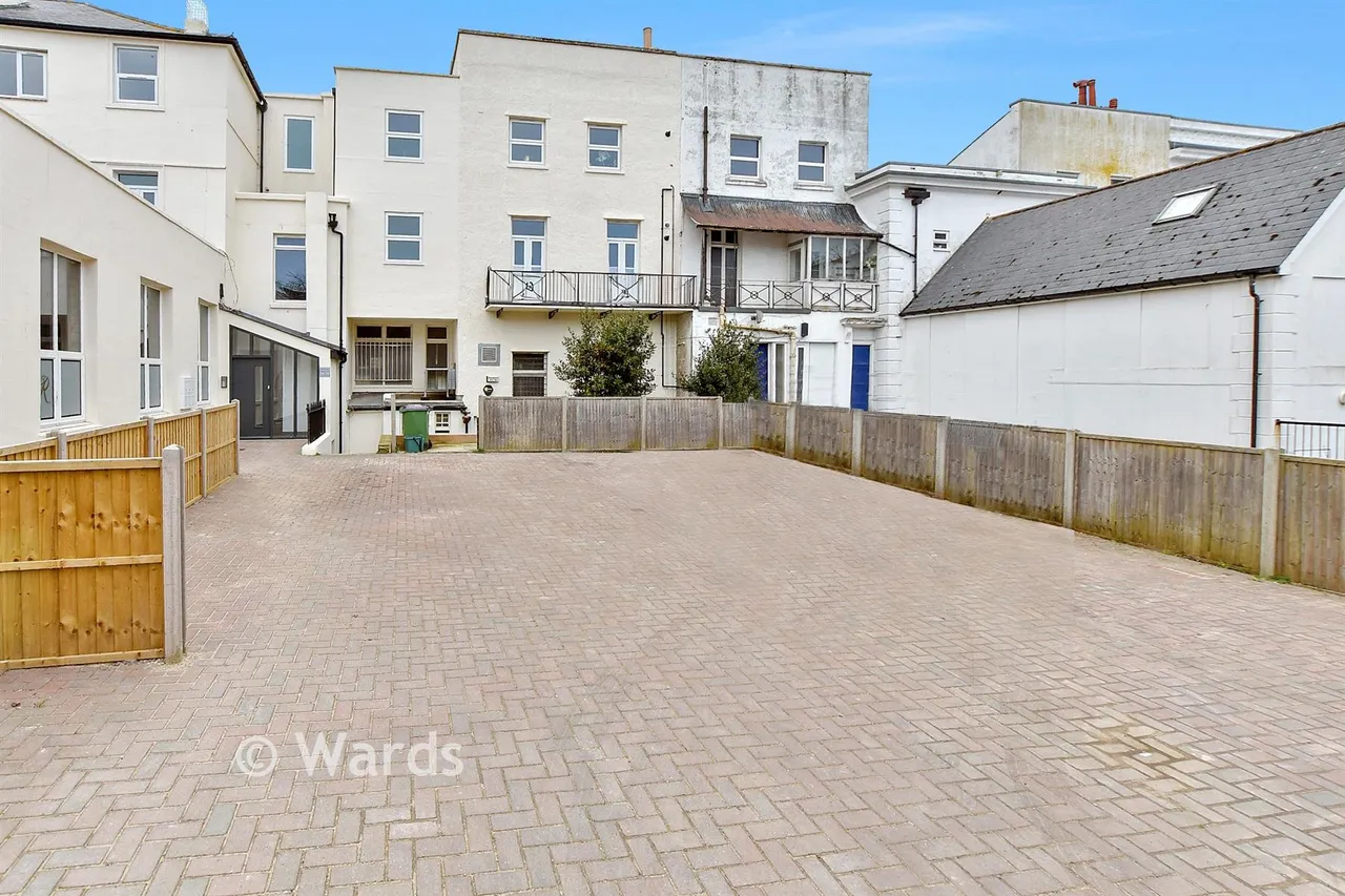 Pleydell Gardens, Folkestone, CT20, photo 7