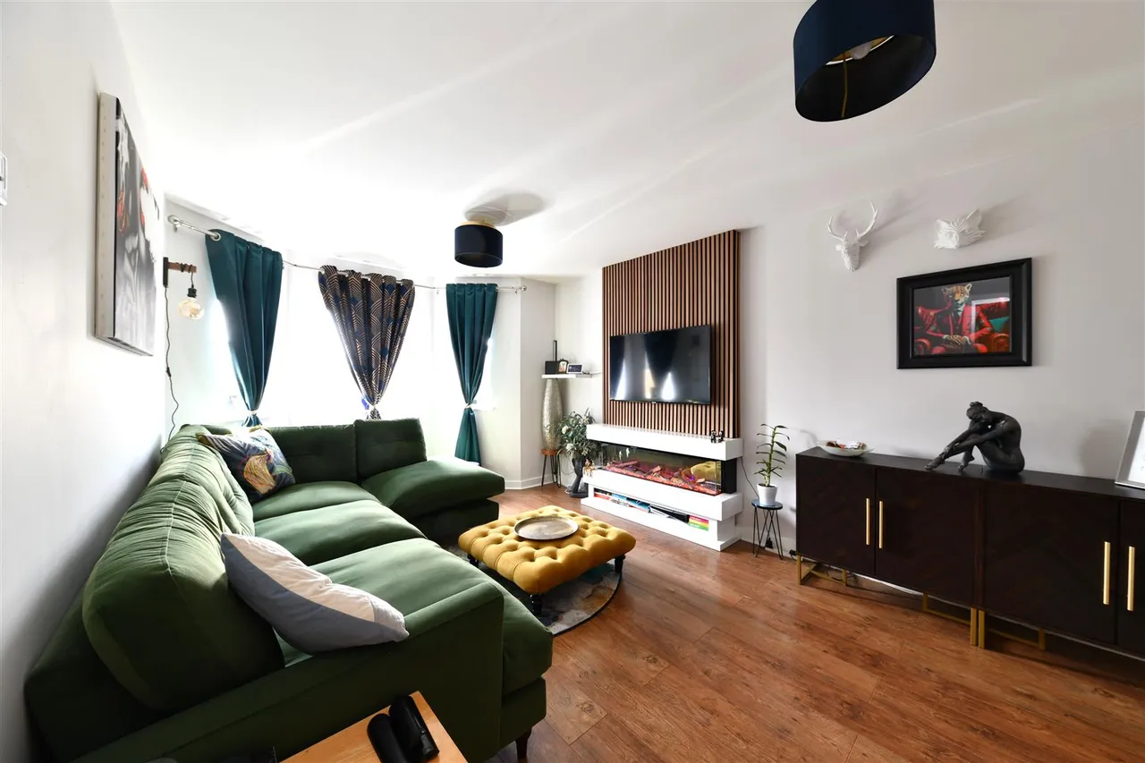 Mendip Way, Stevenage, SG1 6GZ, photo 2