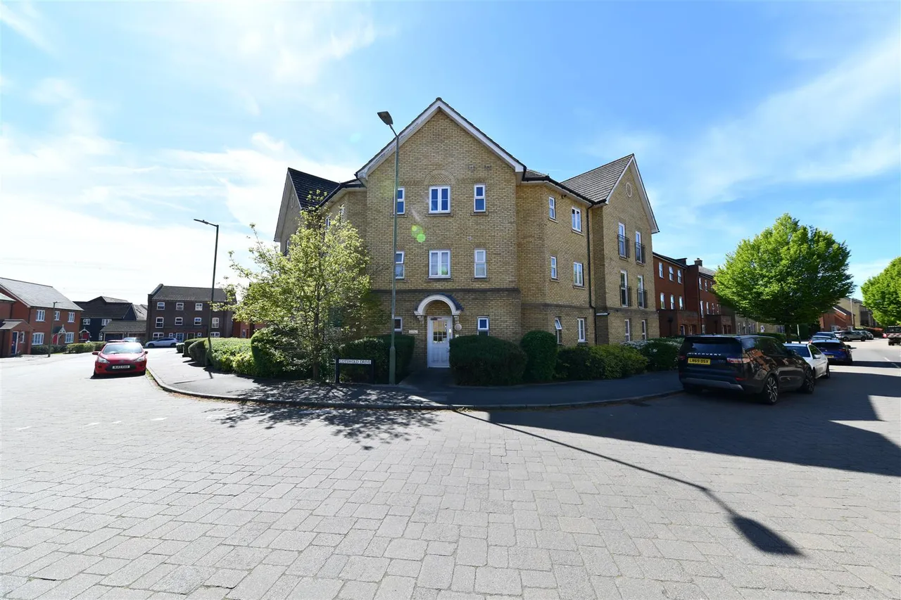2 bed flat for sale — Mendip Way, Stevenage, SG1 6GZ