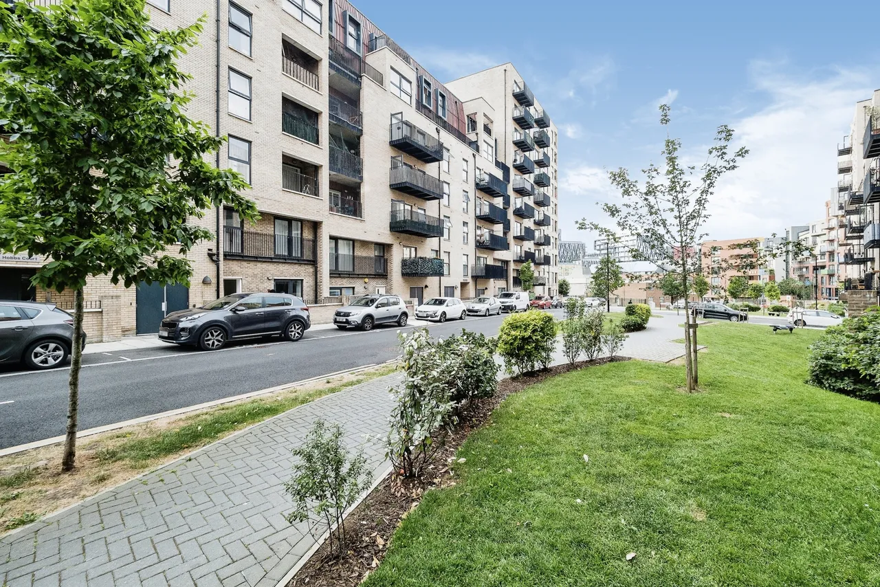 2 bed flat for sale — Brumwell Avenue, London, SE18