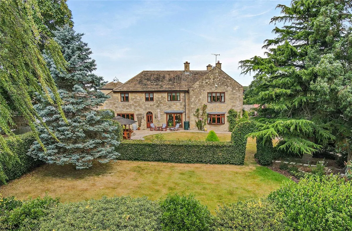 5 bed house for sale, York Road, Wetherby, LS22