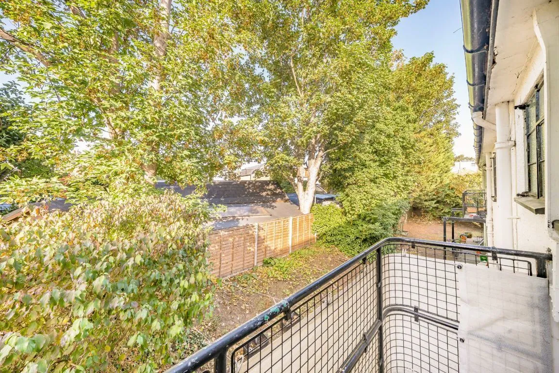 Conifers Close, TW11, photo 6