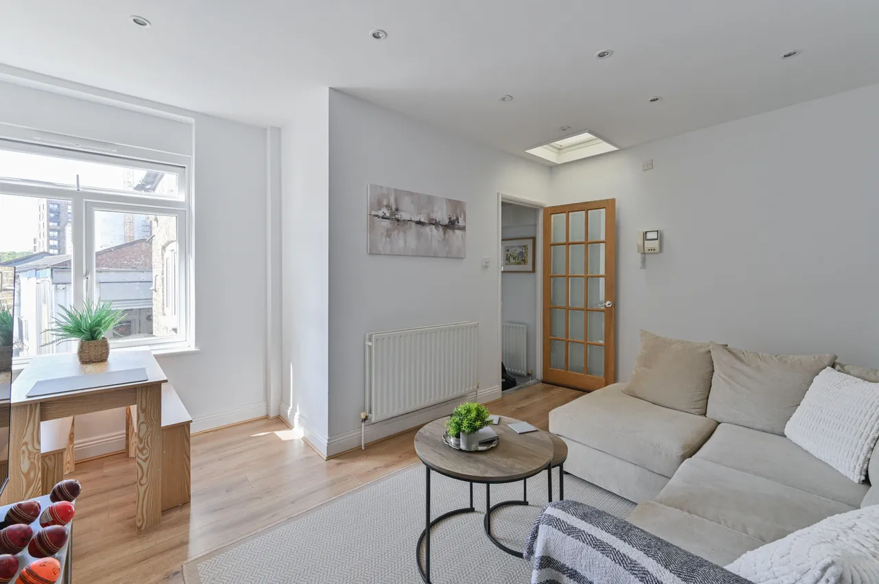 650a Garratt Lane, London, photo 2