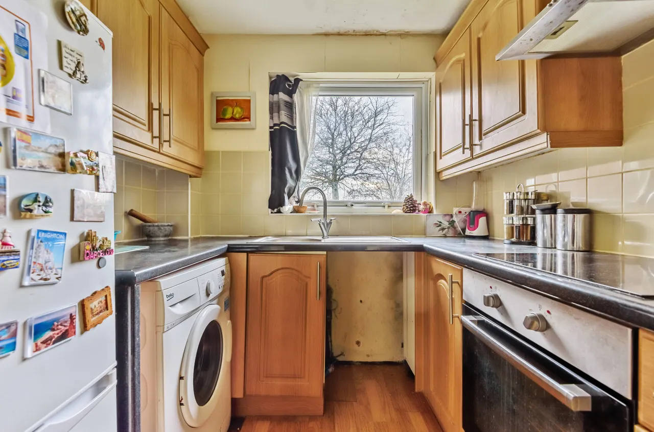 Wooburn Close, Uxbridge, UB8, photo 4