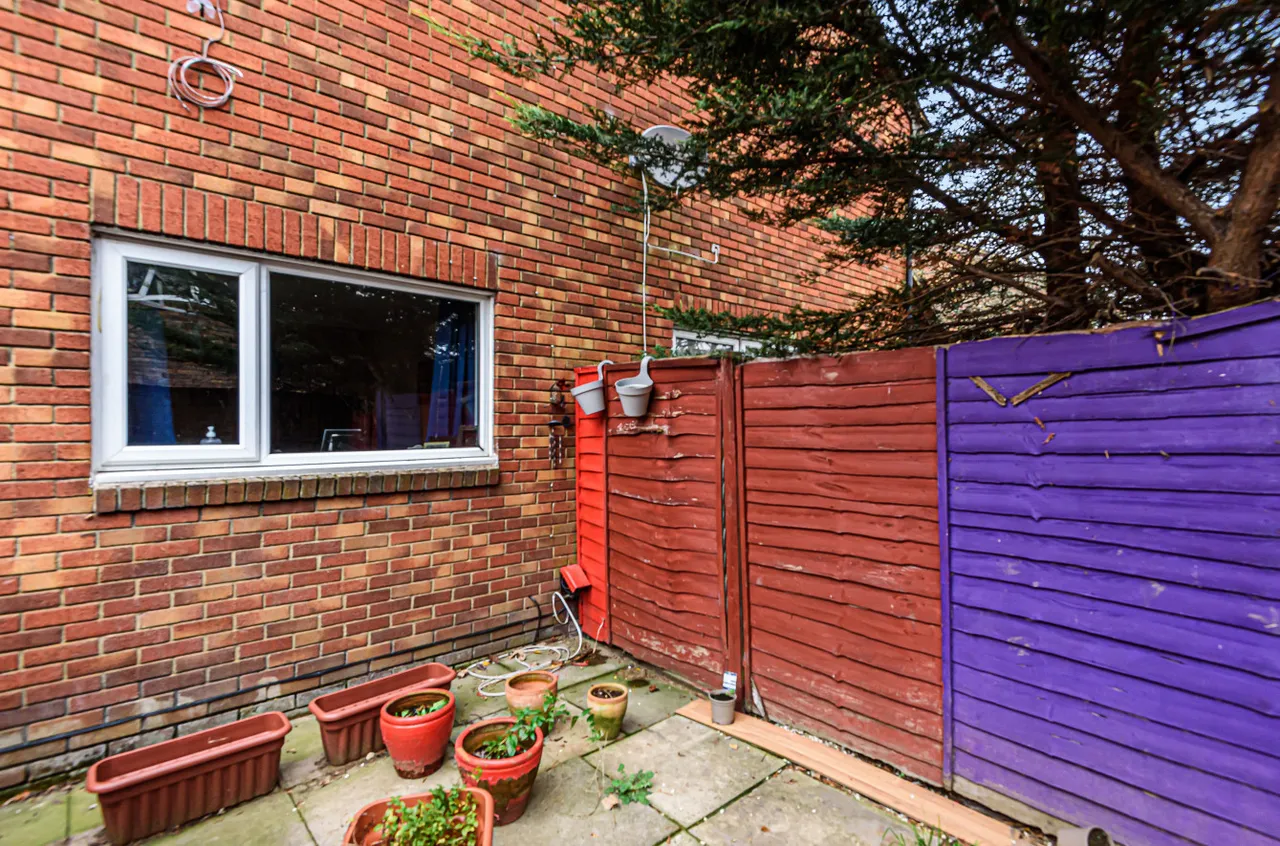 Wooburn Close, Uxbridge, UB8, photo 9