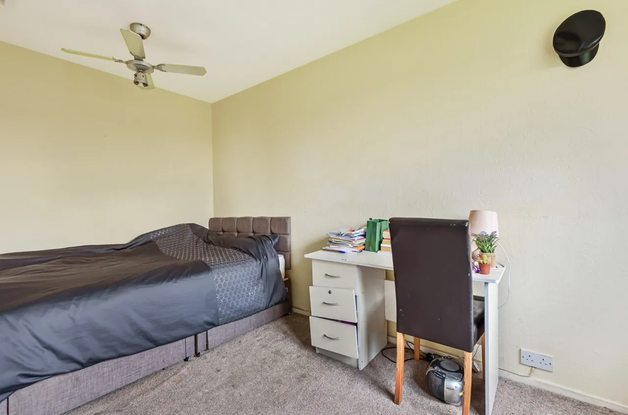 Wooburn Close, Uxbridge, UB8, photo 6