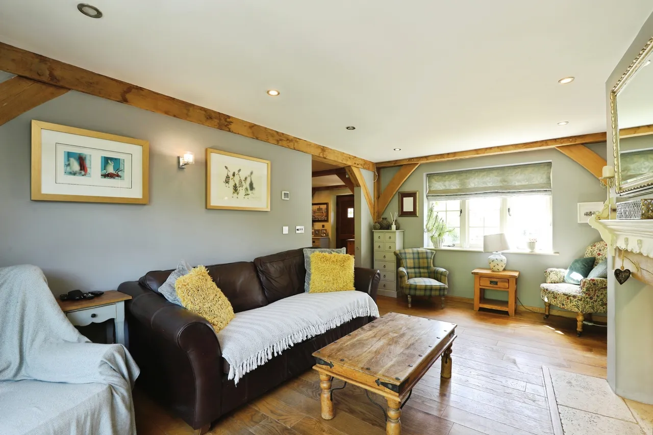 High Street, Pytchley, NN14, photo 5