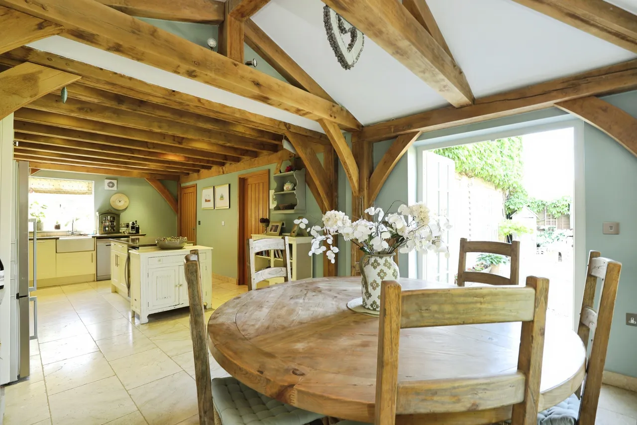 High Street, Pytchley, NN14, photo 8