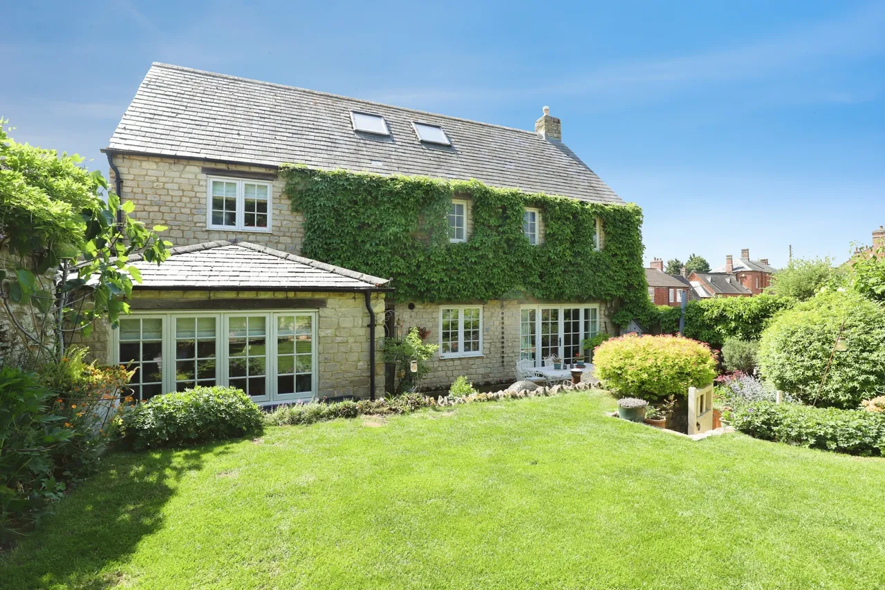 4 bed house for sale, High Street, Pytchley, NN14